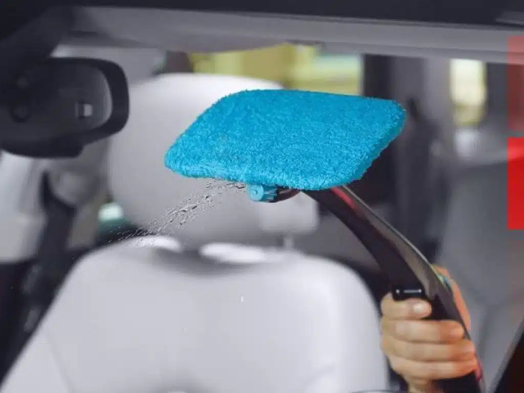 Nettoyeur vitres avec pulvérisateur